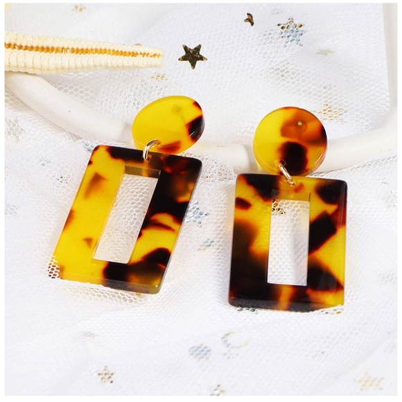 2/$20 NEW Tortoise Hoop Acrylic Resin Earrings - Picture 3 of 7